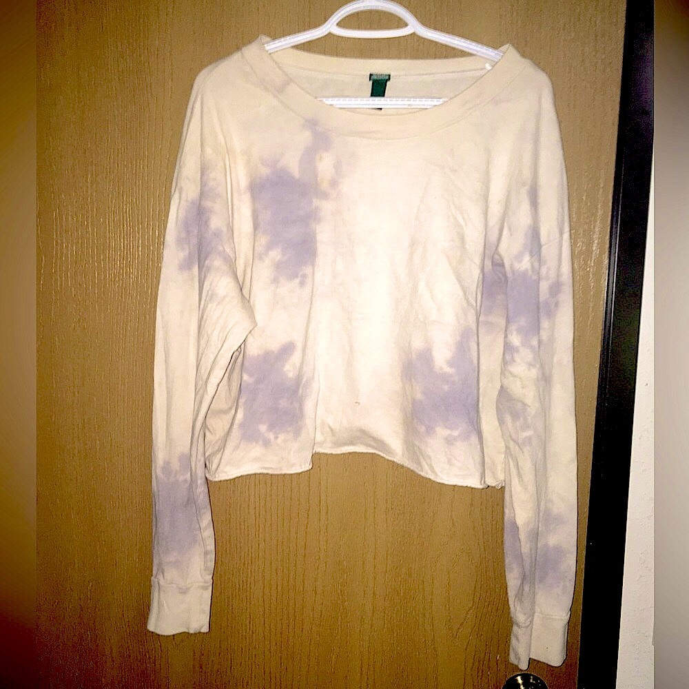 Cropped sweatshirt size xxl white w purple tie dye